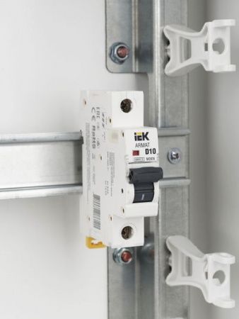 ARMAT Автоматический выключатель M06N 1P D 10А IEK