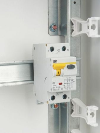 KARAT Автоматический выключатель дифференциального тока АВДТ 32 C6 30мА тип A IEK