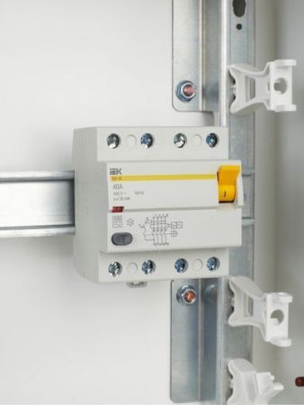 Выключатель дифференциальный (УЗО) ВД1-63 4Р 40А 30мА IEK