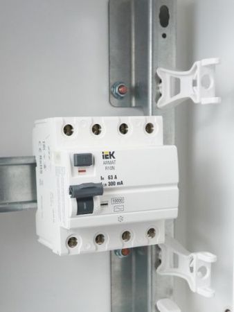 ARMAT Выключатель дифференциального тока R10N 4P 63А 300мА тип AC IEK