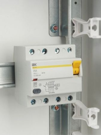 Выключатель дифференциальный (УЗО) ВД1-63 4Р 25А 300мА IEK