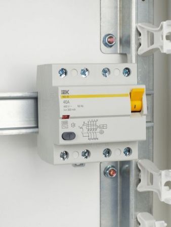 Выключатель дифференциальный (УЗО) ВД1-63 4Р 40А 300мА IEK